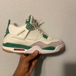 Nike SB x Air Jordan 4 Retro SP
'Pine Green'